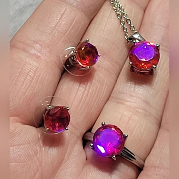 Volcanic Quartz Ring, Earrings and Pendant Necklace - Picture 4 of 16